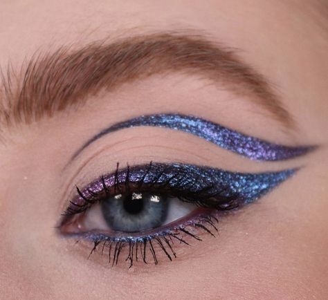 Holographic Eyeshadow, Artist Hue, Glisten Cosmetics, Holographic Makeup, Graphic Eyeliner, Other World, Make Up Ideas, Glitter Eyeliner, Eye Makeup Designs