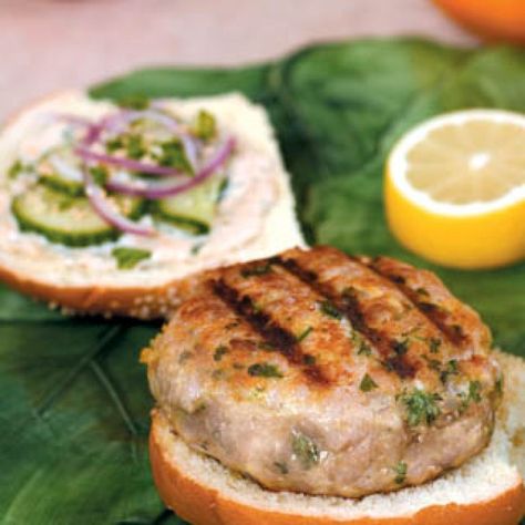 Thai Tuna Burgers with Ginger-Lemon Mayonnaise - Farm Flavor Recipe Tuna Burger Recipe, Toasted Sandwich Recipes, Asian Fish, Tuna Burgers, Summer Seafood Recipes, Tuna Patties, Tuna Fishing, Fresh Tuna, Delicious Seafood Recipes