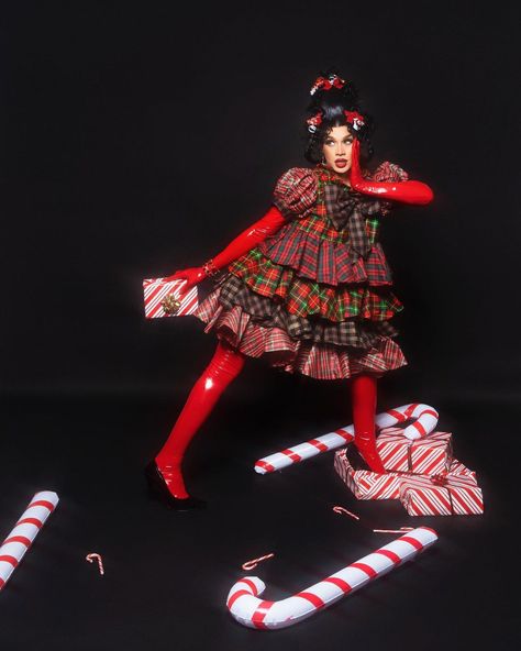 Weird Design, Christmas Holiday Photos, Christmas Is Over, Christmas Shoot, December 27, Instagram Christmas, Model Look, Mrs Claus, Christmas Fashion