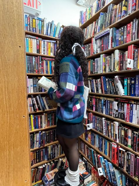 Mpdg Aesthetic, 90s Nerd Aesthetic, Nerdy Black Woman, Nerdy Girl Aesthetic, Librarian Aesthetic Outfit, Bookworm Aesthetic Outfit, 90s Nerd, Oc Style, Dress Up Closet