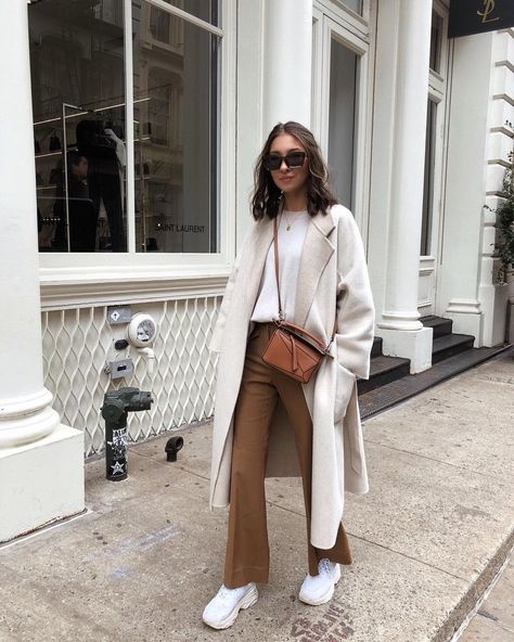 Mantel Outfit, Loewe Puzzle, Puzzle Bag, Skandinavian Fashion, Model Street Style, Smart Casual Outfit, Outfit Inspiration Fall, Mode Inspo, Casual Fall Outfits