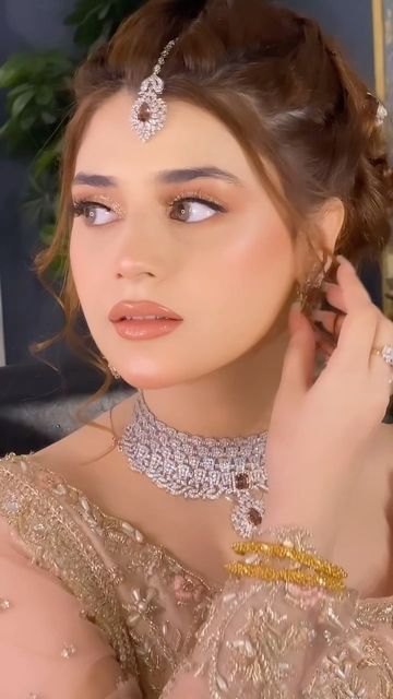 Simple Engagement Makeup Look, Pakistan Makeup, Nikah Makeup, Desi Bridal Makeup, Pakistani Makeup Looks, Self Makeup, Reception Makeup, Latest Bridal Makeup, Reception Hairstyles