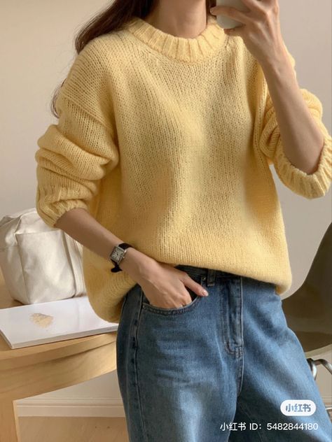 Yellow Knit Sweater Outfit, Yellow Sweater Outfit, Vintage Style 70s, Yellow Knit Sweater, Best Winter Outfits, Korean Casual Outfits, Trendy Fashion Tops, Casual Day Outfits, Fashionista Clothes