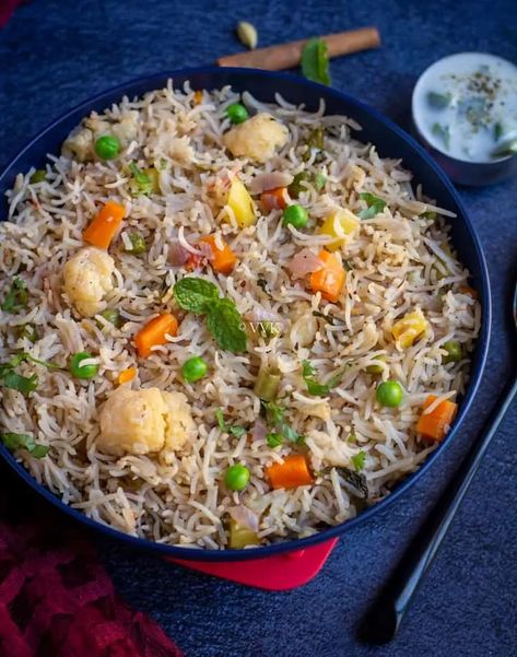 Make this delicious mixed vegetable pulao/pulav in Instant Pot with homemade pulao masala! A crowd-pleaser recipe with basmati rice. Instantpot Rice, Chickpea And Rice, Crowd Pleasers Recipes, Veg Pulao Recipe, Vegetable Pulao Recipe, Vegetable Pulao, Veg Pulao, Pulao Recipe, Vegetarian Appetizers