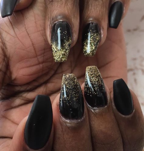 Black And Gold Ombre Nails, Ambre Nails, Fantasy High, Gold Ombre, Gold Gradient, Ombre Nail Designs, Gradient Nails, Prom Nails, Nail Inspiration