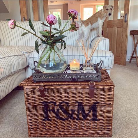 Fortnum And Mason Hamper Decor Ideas, Fortnum And Mason Hamper Decor, Fortnum And Mason Hamper, Bungalow Decor, Tennessee House, Small Bungalow, Blood Brothers, Cosy Living, Cosy Living Room