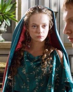 Rome -Livia, wife of Octavian - she comes off first as simple filler and then she does something none of the others do and the wisdom that shone off of her made you squirm. Romanesque Fashion, Sian Phillips, Roman Outfit, Hbo Rome, Rome Hbo, Rome Tv Series, Roman Nose, Roman Dress, Tv Clothes