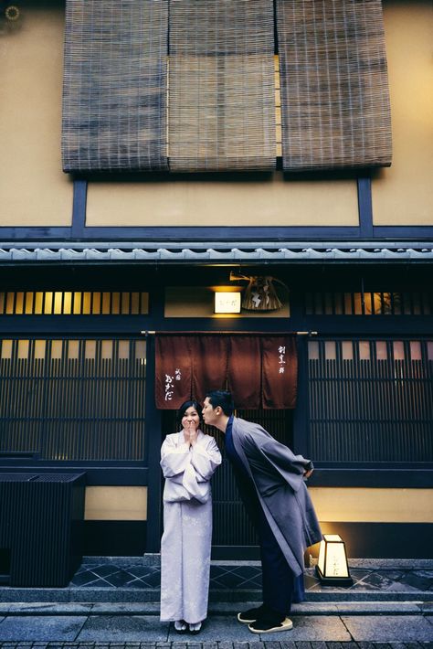 Japanese Prewedding, Kimono Pose, Japan Prewedding, Gion Kyoto, Japan Photoshoot, Japan Wedding, Japanese Couple, Japan Summer, Pre Wedding Photoshoot Outdoor