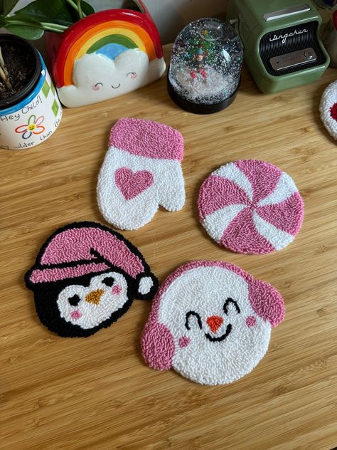 Pink Christmas Punch Needle, Punch Needle Gift Ideas, New Year Energy, Yarn Coasters, Christmas Mug Rug, Coasters Cute, Punch Needling, Christmas Mug Rugs, Favorite Friend