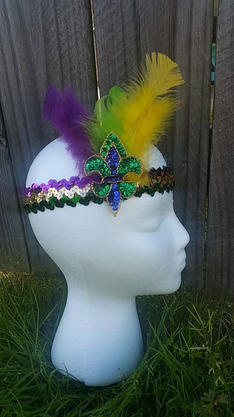 Diy Mardi Gras Headband, Mardi Gras Masks Diy, Madigra Outfit, Mardi Gras Crafts For Adults, Mardi Gras Mask Diy, Madi Gras Outfit Ideas, Diy Mardi Gras Outfit, Mardi Gras Outfit Ideas, Mardi Gras Headpiece