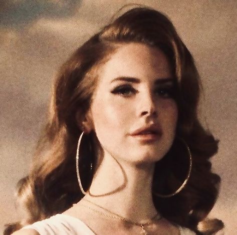 Lana Del Rey Aesthetic, Rey Aesthetic, Brown Eyed Girls, Lana Del Ray, Beige Aesthetic, Brown Aesthetic, Autumn Aesthetic, Nature Girl, Young And Beautiful