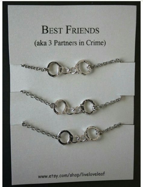 best best friends gift ever. Its soo cute ❤❤ Bracelets Bff, Kay Kay, Hand Cuff Bracelet, Bff Jewelry, Best Friend Bracelets, Best Friend Outfits, Bff Necklaces, Friend Jewelry, Best Friend Jewelry