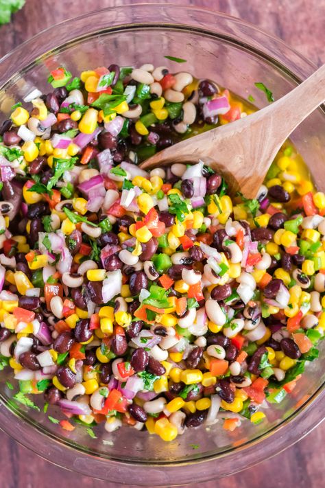 The Best Cowboy Caviar, Lake Snacks, Beach Day Food, Pool Snacks, Easy Picnic Food, Poolside Snacks, Beach Snacks, Cookout Side Dishes, Camping Snacks