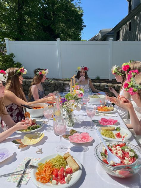 Scandinavian Party, Coastal Girl, Bday Dinner, Sweet Sixteen Birthday Party Ideas, Scandinavian Summer, Lunch Party, Birthday Dinner Party, Picnic Birthday, Garden Party Birthday