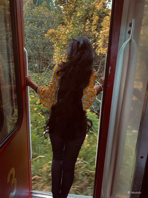 Ooty Train Photography, Photo Poses In Train, Train Poses Photography, Train Pose Ideas, Train Asthetic Picture, Indian Train Photography, Train Pics Photo Ideas, Train Photography Aesthetic, Train Photography Ideas