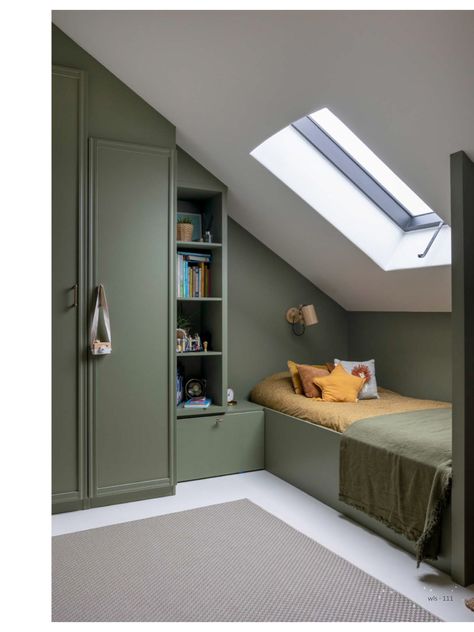 Loft Spare Room Ideas, Kids Loft Room, Bedroom With Eaves, Small Attic Room Ideas Slanted Walls, Kids Room Attic, Sloped Roof Bedroom, Kids Attic Bedroom, Attic Loft Bedroom Ideas Sloped Ceiling, Attic Kids Room