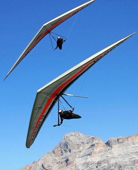 I want to try this someday. Hang Gliders, Hang Glider, Hang Gliding, Asa Delta, Adventure Aesthetic, Parasailing, Skydiving, 판타지 아트, Extreme Sports