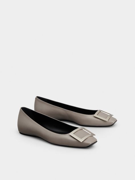 Trompette Metal Buckle Ballerinas in Leather Beige Woman RVW40415280BSS42C415 | Roger Vivier Roger Vivier, Ballerina Flats, Work Shoes, Salvatore Ferragamo Flats, Metal Buckles, Ballerinas, The Collection, Leather Upper, Everyday Wear