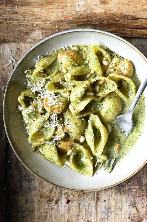 Pasta Recipes Pesto, Pesto Pasta Recipes Chicken, Creamy Pesto Chicken, Recipes Pesto, Creamy Pesto Chicken Pasta, Creamy Pesto Pasta, Green Pesto, Chicken Alfredo Pasta, Creamy Pesto