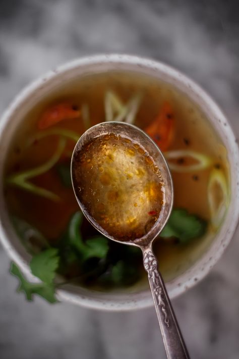 Ginger Bone Broth, Bone Broth Soup Recipes, Bone Broth Recipe, Breakfast And Brunch, Asian Soup, Broth Recipes, Think Food, Bone Broth, Fish Sauce