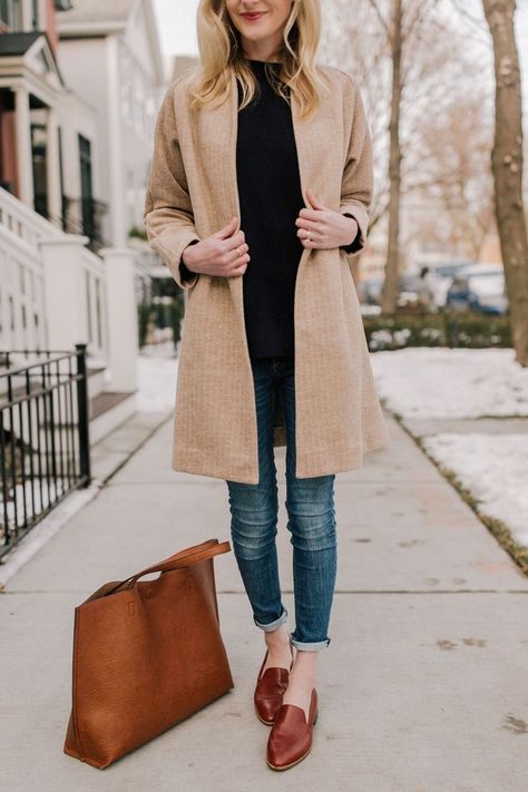 Love this long warm cardigan for Winter. Plus, these are legitimately the BEST loafers I’ve ever owned. And that’s saying a lot, considering how many pairs of loafers are in my closet!  Here’s why:   They’re super cushioned. They require zero break-in time. They’re buttery soft. The backs don’t rub. Like, at all. They’re weirdly warm. They’re totally true to size, so there’s no guesswork. I’m a 7.5 in flats, and I took these in a 7.5. They’re SO cute. Loafers For Women Outfit, Loafer Outfits, Best Loafers, Loafers Outfit, Elegante Casual, Mode Casual, Trend Fashion, Mode Inspiration, Outfits Casuales