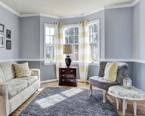 Two Tone Wall With Trim, Living Room Two Tone Paint Ideas, Room With Chair Rail Paint Ideas, Chair Rail Paint Ideas Living Room, Walls With Chair Rail Color Schemes, Rooms With Chair Railing Paint Ideas, Two Tone Colors For Walls, 2 Tone Wall Paint Ideas Living Room, 2 Color Wall Paint Ideas