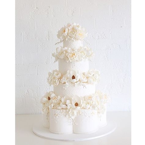 Tier Cakes, Sugar Flowers Cake, Boutique Studio, Luxury Cake, Wedding Dress Cake, Tier Cake, Wedding Cakes Vintage, Wedding Cake Inspiration, Beautiful Wedding Cakes