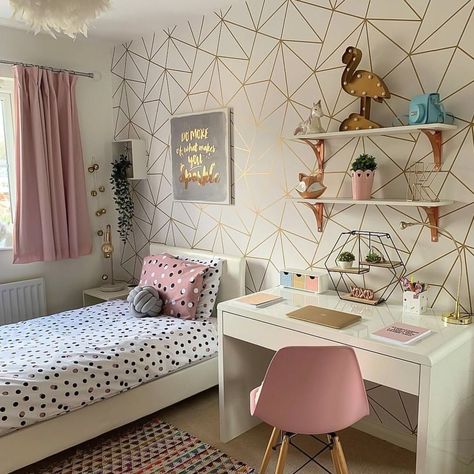 A Super Fun, Funky & Colourful Bedroom 🌈⠀ The perfect space for a little one in-between ages 👧🏻👱🏼‍♀️⠀ Bedroom Wallpaper Trends, Pink Wallpaper Bedroom, Light Pink Bedrooms, Bedroom Ideas For Teenage Girl Rooms, Girls Bedroom Wallpaper, Gorgeous Wallpaper, Pink And Black Wallpaper, Bedroom Transformation, Pink Bedroom Design