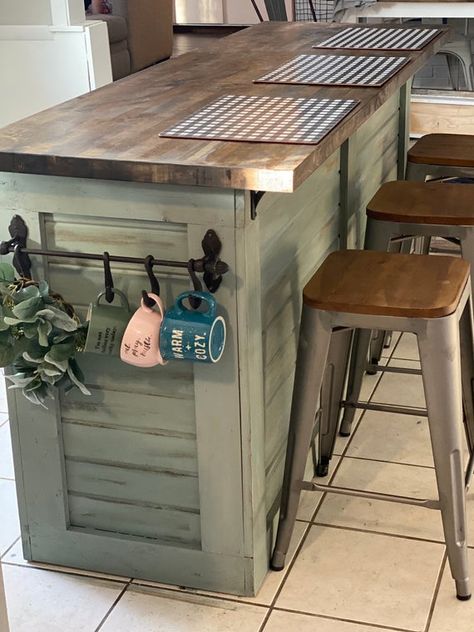 Shiplap Colors, Amber Kitchen, Kitchen Island With Legs, Barndo Kitchen, Style Kitchen Island, Barn Crafts, Industrial Room, Rustic Kitchen Island, Farmhouse Kitchen Island