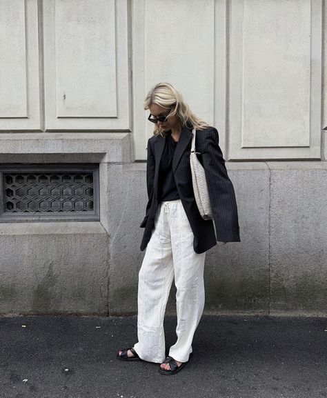 chic outfit, simple outfit, black & white fit, minimalist outfit, dinner outfit, summer, summer outfit Linen Blazer Outfit, Brunch Outfit Summer, White Linen Pants Outfit, Plain Black Top, Natural Linen Pants, Outfit Brunch, Black Blazer Outfit, Blazer Linen, Summer Brunch Outfit