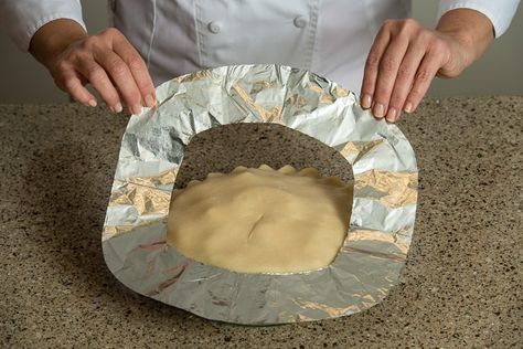 How to protect a pie crust from burning How To Keep Pie Crust Edges From Burning, Diy Pie Crust, Diy Pie, Corn Pie, Pie Crust Shield, Kitchen Secrets, Pie Crust Edges, Serving Ideas, Apple Pie Bites