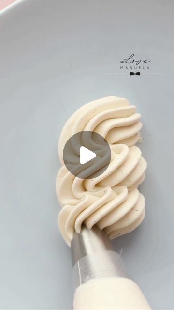 Manuela Kjeilen on Instagram: "If you love banana milkshakes, you’re going to adore this banana milkshake ganache. 🥤🍌 It’s incredibly rich in taste, boasting a 100% pure banana flavor that simply melts in your mouth. It’s like savoring delicious, creamy banana ice cream. You can find the recipe in the frosting category on my baking app,Love Manuela📲 Just tap the link in my bio to explore🔗  Have a wonderful day, everyone!🌸  #ganache #ganacherecipe #frosting #LoveManuelaapp #milkshake #recipes" Banana Ganache, Cereal Flavors, Specialty Cupcakes, Whipped Ganache, Ganache Recipe, Icing Frosting, Banana Milkshake, Banana Ice Cream, Gel Food Coloring