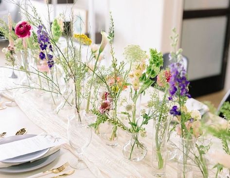 Bud Vases With Wildflowers, Wildflowers In Small Vases, Single Flower Vases Centerpiece, Single Floral Centerpiece, Small Vase Table Decorations, Single Vase Flowers, How To Make Small Flower Arrangements, Single Flower In Vase Centerpieces, Wildflower Bud Vase Centerpieces