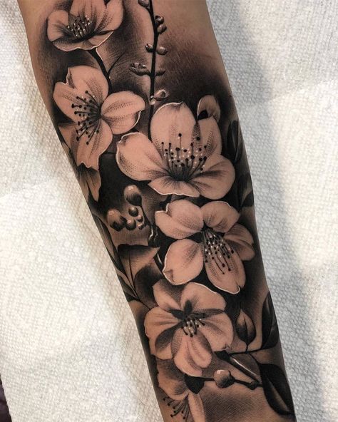 Feminine Shoulder Tattoos, Japanese Flower Tattoo, Arte Aesthetic, Feminine Tattoo Sleeves, Blue Rose Tattoos, Full Arm Tattoos, Tattoos For Women Half Sleeve, Floral Tattoo Sleeve, Forearm Tattoo Women