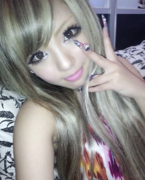 J Makeup, Gyaru Aesthetic, Gyaru Makeup, Gyaru Fashion, Bad Gal, Model Inspo, J Fashion, Diy Makeup, Harajuku Fashion