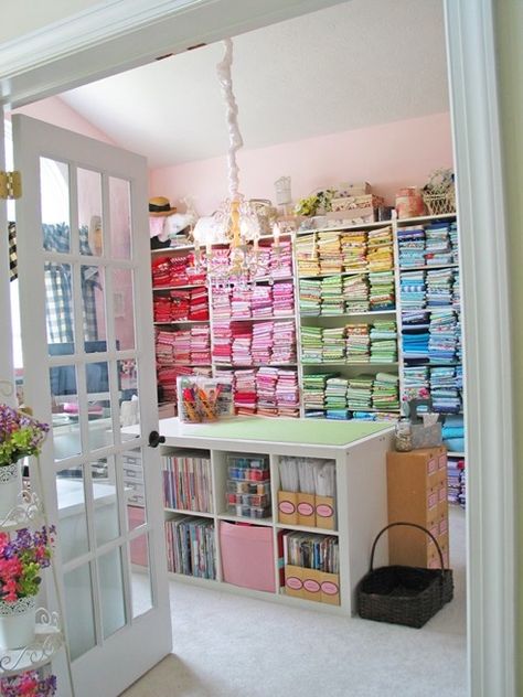 Sewing Room Inspiration, Sewing Room Storage, Desain Pantry, Sewing Spaces, Sewing Room Design, Dream Craft Room, Craft Room Design, Sewing Room Organization, Quilting Room