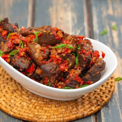 ASUN (peppered roast goat)  This peppered goat is unbelievably tender, flavorful with the right amount of heat to knock your socks off😅… Eat With Me, African Recipes Nigerian Food, Nigerian Recipes, Meat Seasoning, Goat Meat, Nigerian Food, Chops Recipe, Beef Stew Recipe, African Food