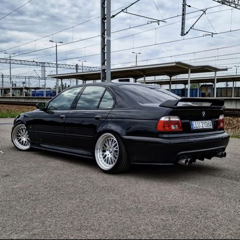 E39 530i wit spoiler Bmw 530i, Bmw E30 325 Modified, Bmw 525d, Bmw E30 318i, Bmw E30 Sedan Stance, Bmw E92 335i Convertible, Bmw Spoiler, Bmw E30 Stance, Serie Bmw