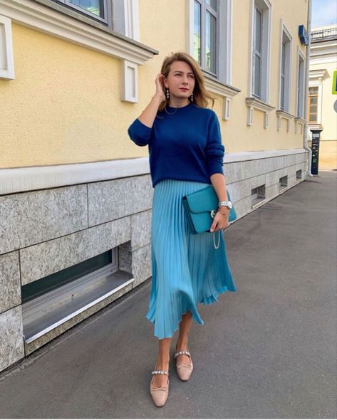 Aqua Skirt Outfit, Turquoise Skirt Outfit, Blue Skirt Outfits, Turquoise Skirt, Western Style Outfits, Skirts With Boots, Miniskirt Outfits, Midi Skirts, Blue Skirt