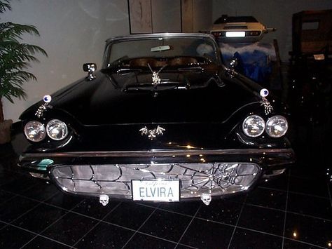 Vintage Cars Black, Gothic Car, Gothic Car Aesthetic, Black Car Vintage, Goth Car, Elvira Car, Old Black Cars Aesthetic, R34 Gtr, Old Vintage Cars