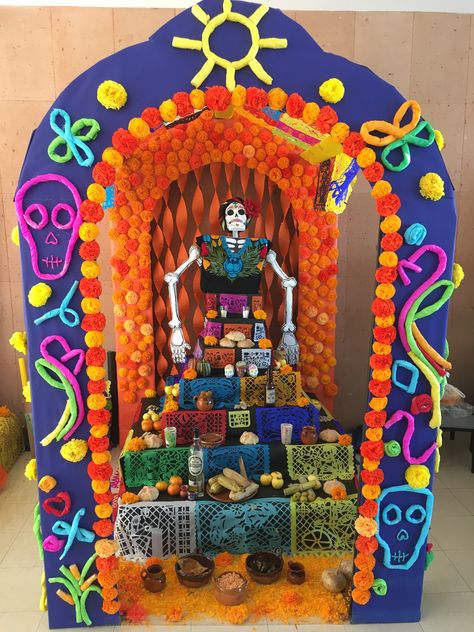 Ofrenda Bulletin Board, Cardboard Ofrenda, School Ofrenda, Ofrenda Ideas School Project, Shoebox Ofrenda Project, Dia De Los Muertos Door Decorating Ideas, Diy Altar De Muertos Ideas, Dia De Los Muertos Crafts Ideas, Mexican Theme Party Decorations