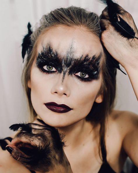 Black Swan Makeup, Raven Costume, Bird Makeup, Fantasy Make-up, Crow Costume, Halloweenský Makeup, Halloween Make-up Looks, Hairstylist Quotes, The Black Swan