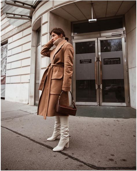 Camel Coat Outfit Classy, Camel Coat Outfit Casual, Camel Coat Outfit, Trending Winter Boots, Cream Boots, High Boots Outfit, Outfits For Work, Work Dresses, Trending Boots