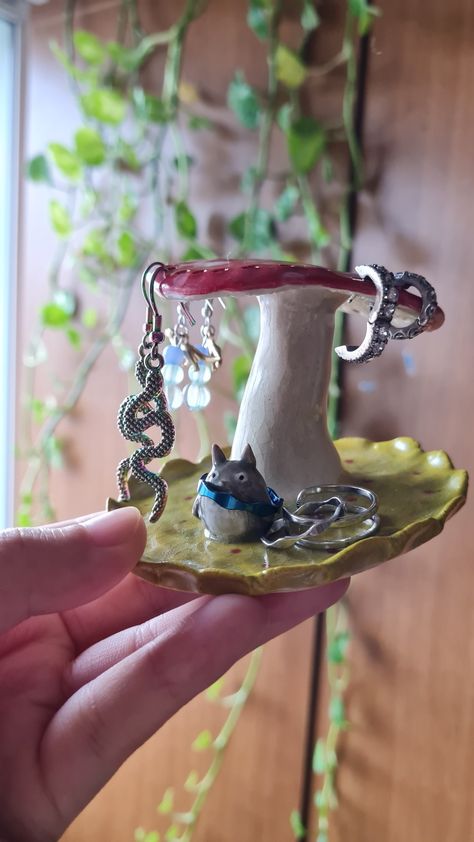 Ceramic Mushroom Jewelry Holder, Jewelry Dish Mushroom, Pottery Ideas Mushroom, Totoro Jewelry Holder, Pottery Jewellery Holder, Ceramic Mashrom, Earring Holder Ceramic, Clay Mushroom Jewelry Holder, Jewelry Pottery Holder