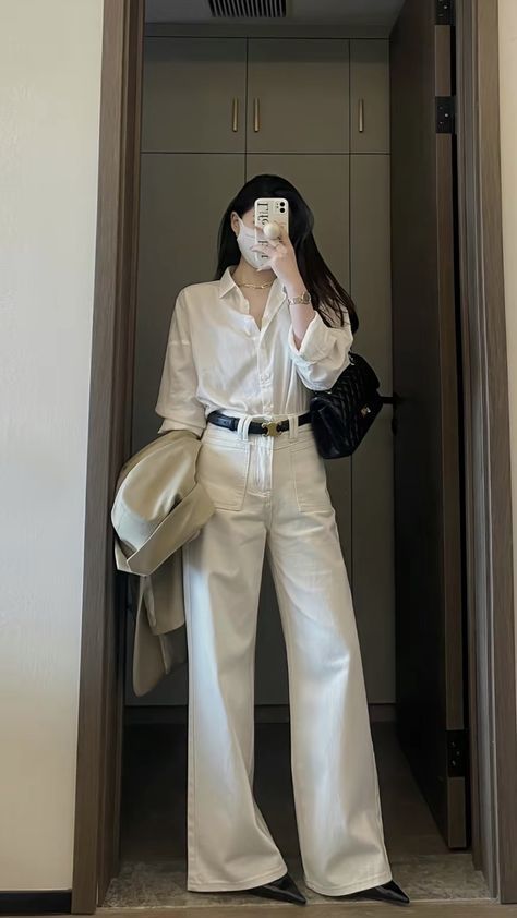 Business Formals For Women Classy, White Shirt And Trousers For Women, Korean Working Outfit, White Smart Casual Outfit Women, Styling Work Outfits, Casual Outfits White Pants, Elegant Classy Outfits Aesthetic, Ceo Outfit Woman Boss, Formal Ootd