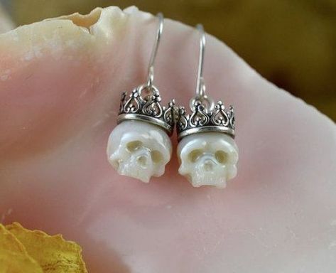 Skull Pearl, Pearl Skull, Skull With Crown, Skull Earring, Carved Pearl, Carved Skull, Jewelry Holiday, Skull Carving, Skull Jewelry