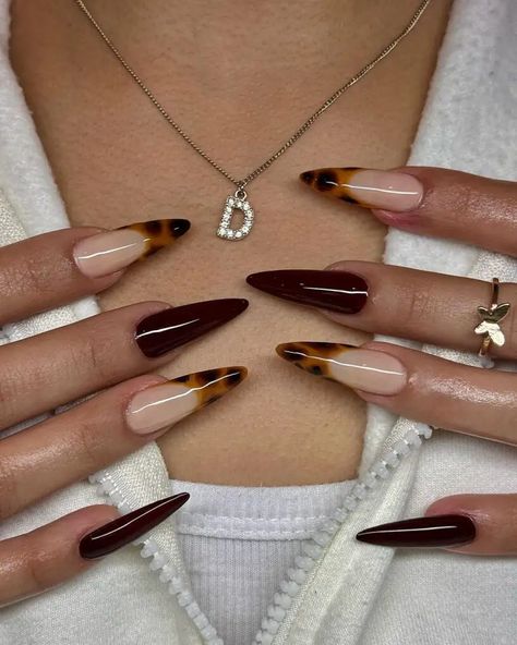 Get inspired with these crisp and creative nail designs perfect for the autumn season! #fallnails #nailart #beautyinspo #nailinspiration #fallfashion Cute Nails For Fall, Colorful Nails, Casual Nails, Almond Acrylic Nails, Nagel Inspo, Dream Nails, Funky Nails, Fall Nail Designs, Minimalist Nails