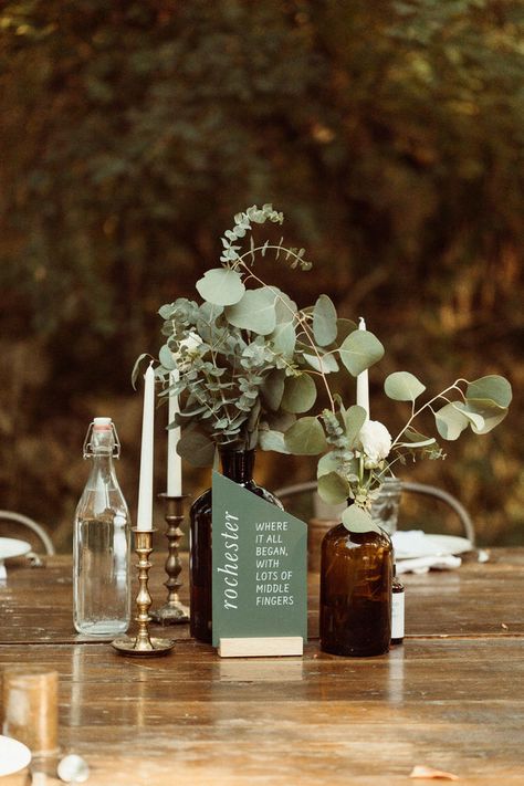 Forsythia Wedding Centerpiece, Woodsy Outdoor Wedding, Small Outdoor Wedding Aesthetic, Bohemian Outdoor Wedding Decor, Wedding Centerpieces Neutral Colors, Antique Wedding Colors, Woodsy Vintage Wedding, Vintage Woodsy Wedding, Botanical Wedding Reception