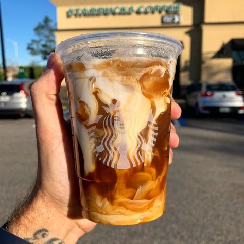 Smoked Butterscotch Cold Brew - The Macro Barista Macro Barista, Coffee Orders, Ice Caramel Macchiato, Healthy Starbucks Drinks, Protein Coffee, Frozen Coffee, Healthy Starbucks, Keto Coffee, Keto Drink