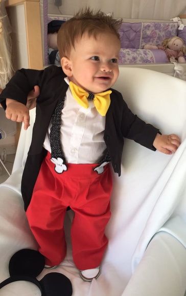 FANTASIA INFANTIL MICKEY COMPLETA no Elo7 | DALILI STORE (B6201A) Diy Mickey Mouse Costume, Mickey Mouse Themed Birthday Party, Fiesta Mickey Mouse, Mickey Mouse Costume, Mickey Baby, Baby Boy 1st Birthday Party, Baby Boy Photography, Baby Boy 1st Birthday, Baby Costumes